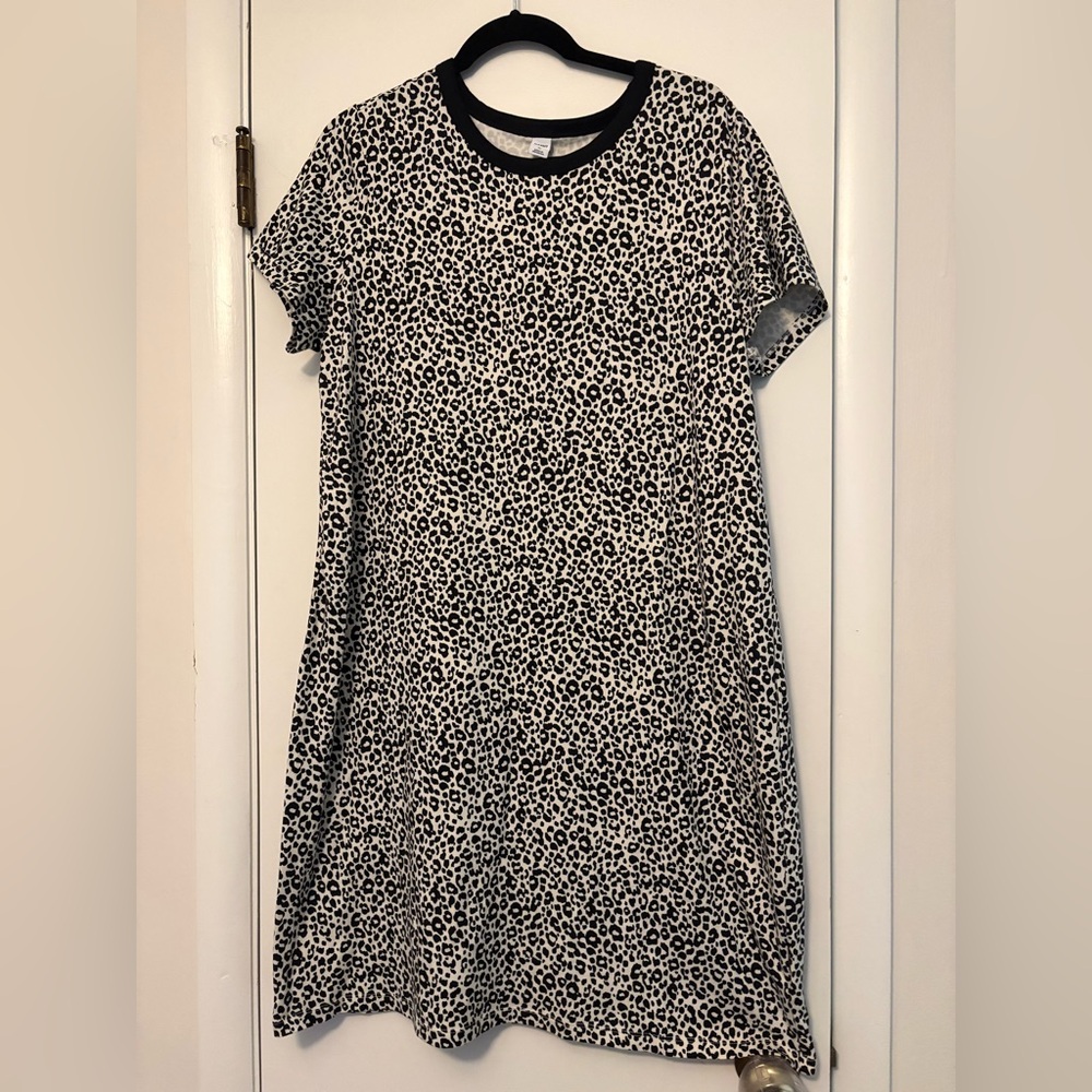 Old Navy Black and White Animal print dress